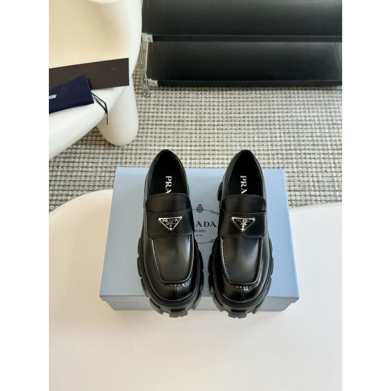 Pra*a leather shoes